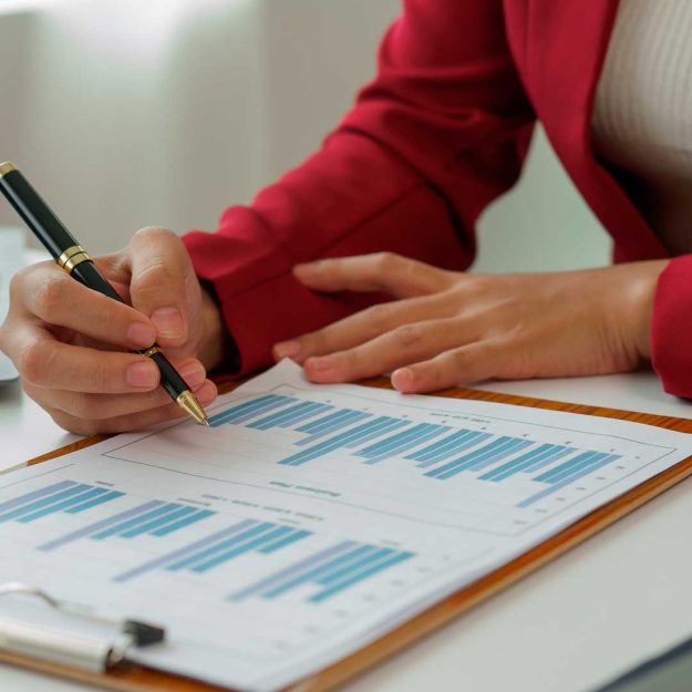 revisão do enquadramento tributário após o fechamento contábil para definição do regime fiscal em 2026